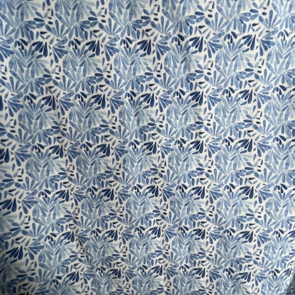J. McLaughlin Men's size L Blue White Floral Petals Long Sleeve Button Up Shirt - Picture 8 of 8